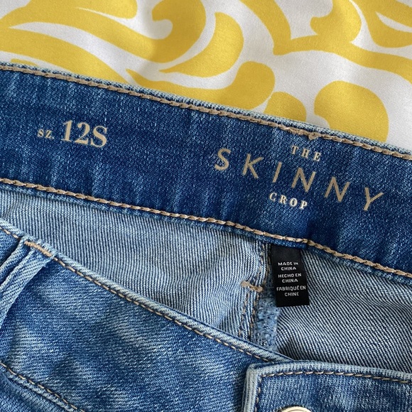 White House Black Market The Skinny Crop Distressed Denim Jeans 12 short - Picture 3 of 7